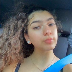 Meet your Posher, Amitis